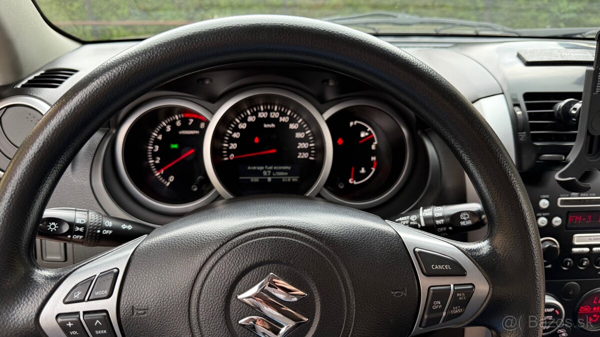 Suzuki Grand Vitara 2.4i, benzin + LPG - 13