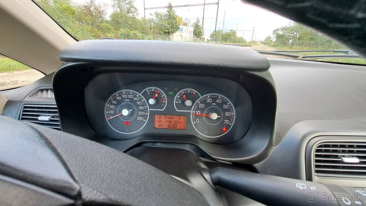 Fiat Grande Punto 1.4 - 13