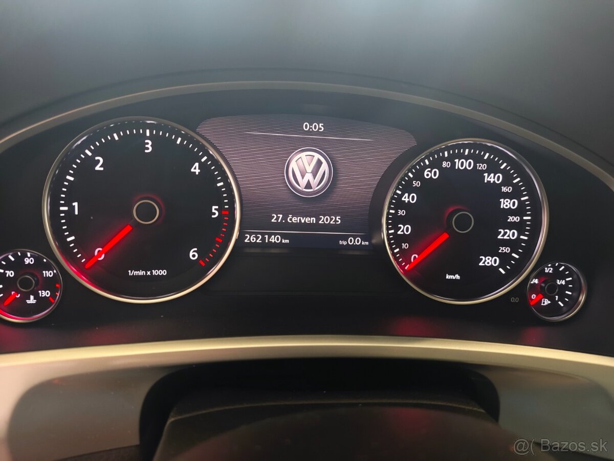 VW TOUAREG 4.2TDI V8, facelift , 2015 - 13