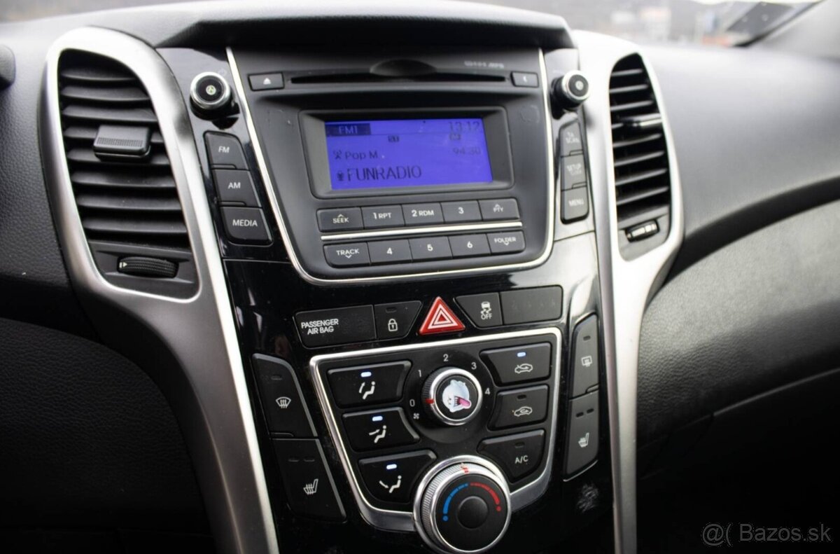 Hyundai i30 1.6 CRDi DOHC 16V Comfort - 13