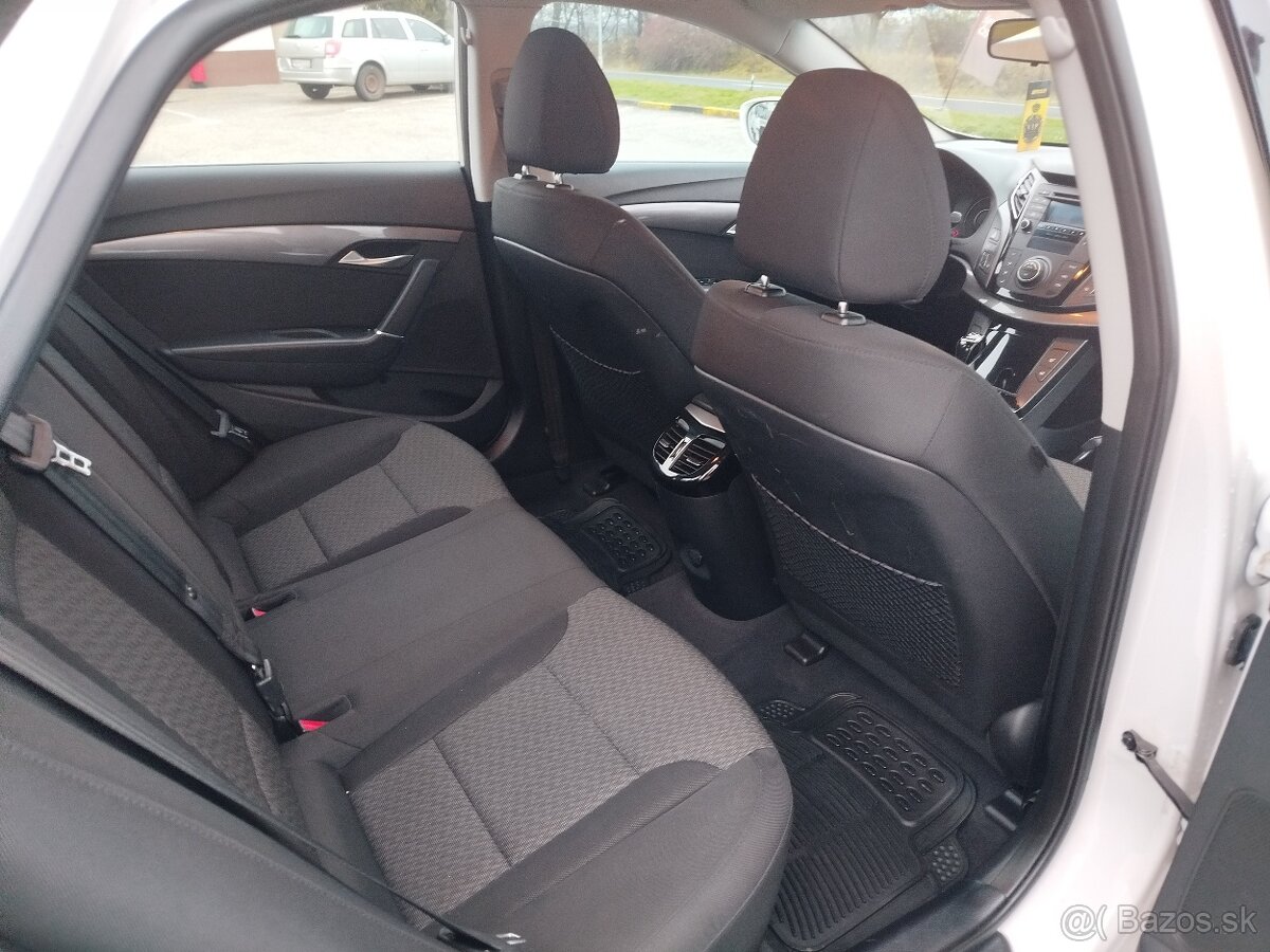 Hyundai i40, 1.7CRDi, sedan, model 2015 - 13