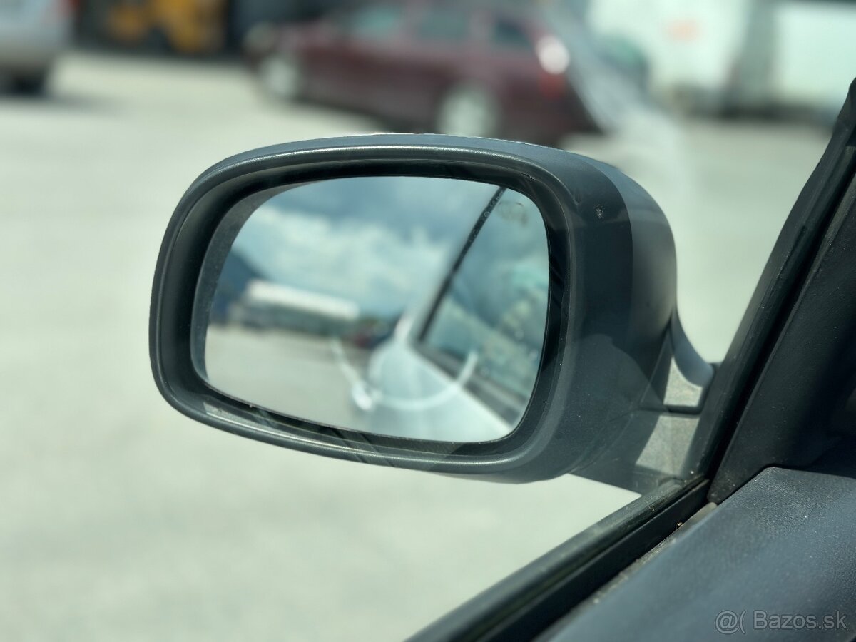 Suzuki Spift Šport -škoda Renault clio Toyota Ford - 13