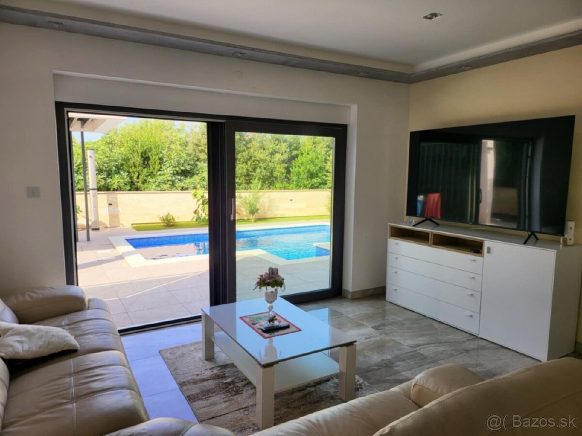 Vila s bazénom na predaj v centre ostrova Vir, Chorvátsko - 13