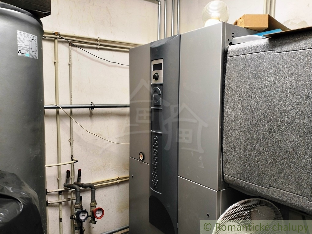 Dvojpodlažná polyfunkčná budova s bytmi, kanceláriou a pi - 13