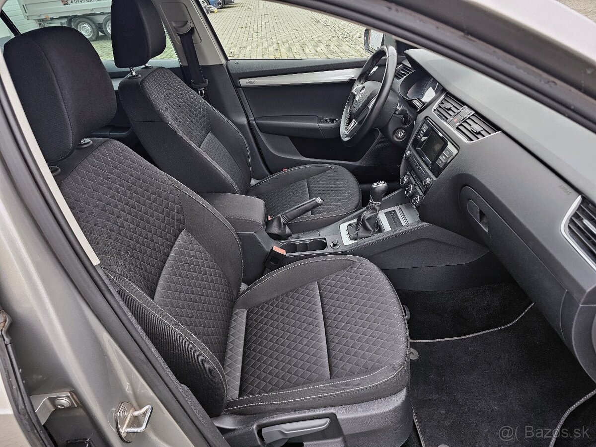 Škoda Octavia Combi 2.0 TDI M6 Edition Ťažné R17 - 13