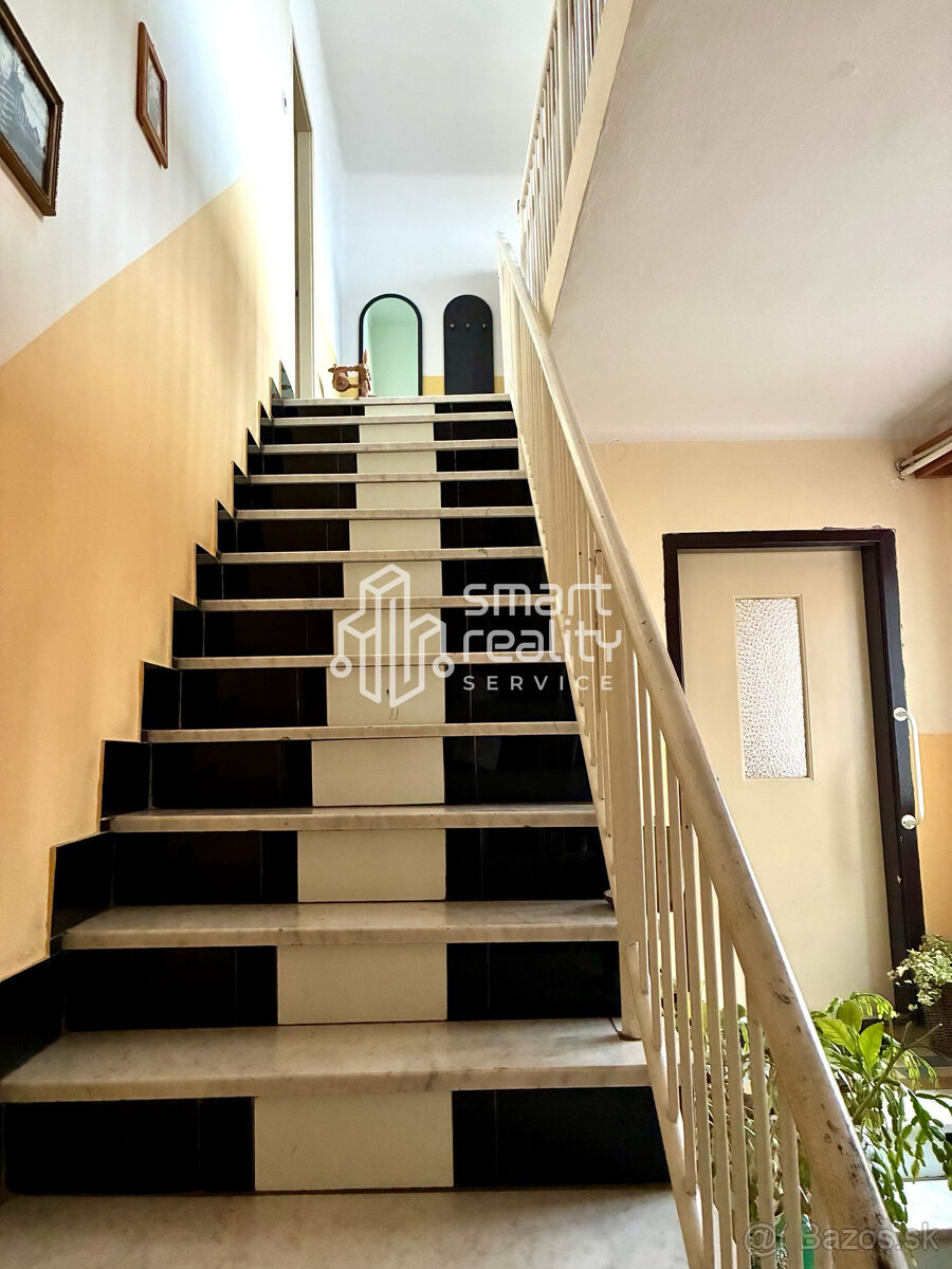 Dvojpodlažný rodinný dom Lovča - 13