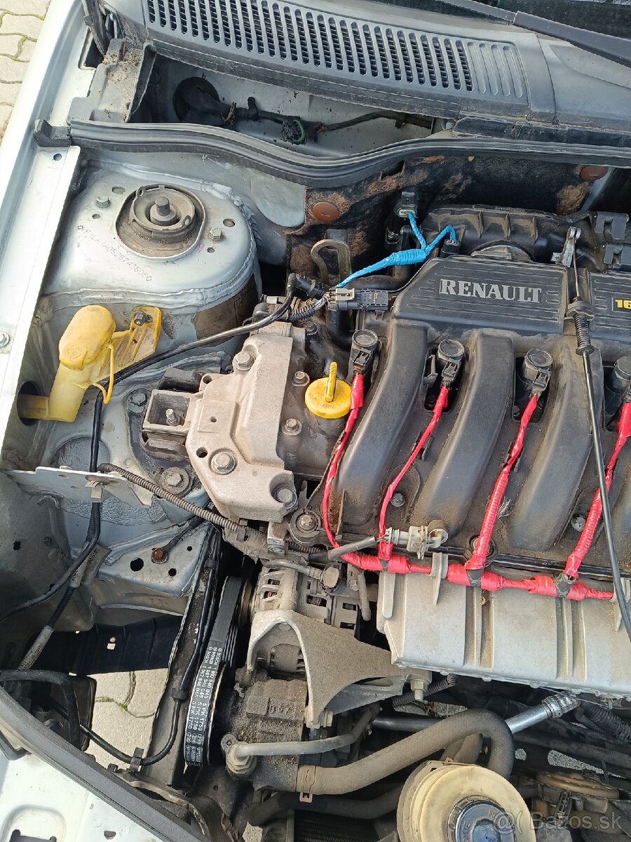 RENAULT MÉGANE CLASSIC 1,8 16V - 13