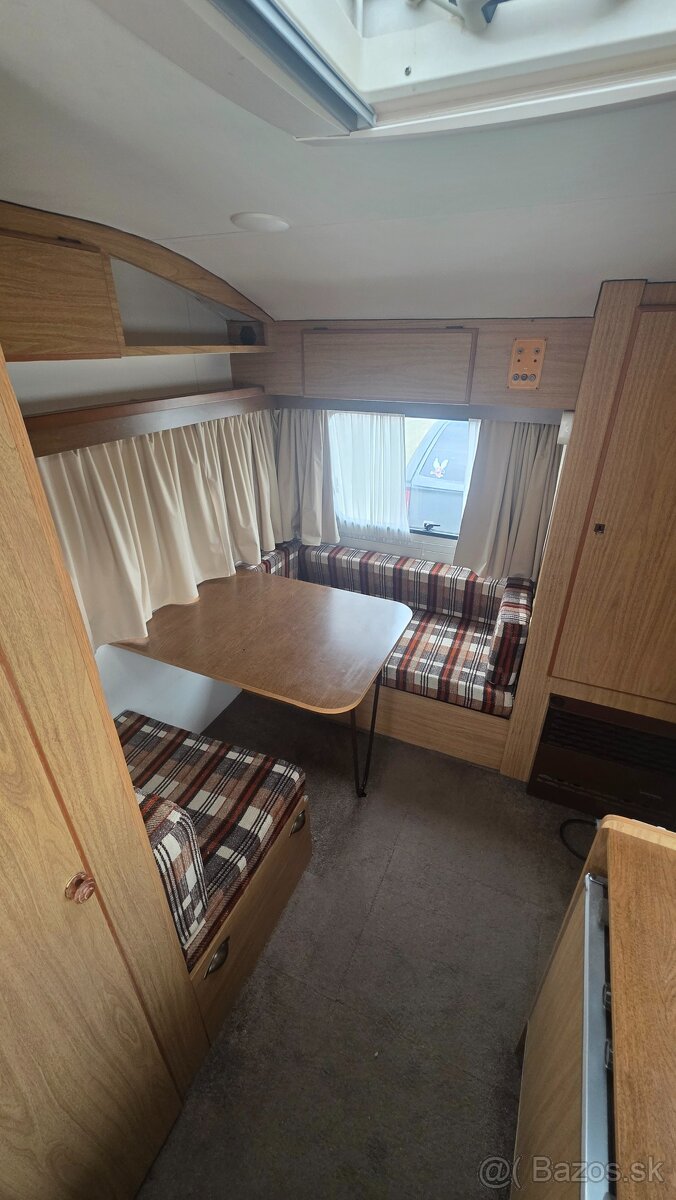 Obytny prives Roller Palace 400 - strieska, Truma - 13