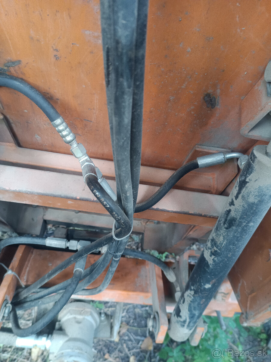 hydraulicky vyklopny koš na travu - 13