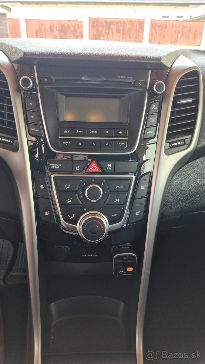 Predam Hyundai i30, 1.6 MPi, hatchback - 13