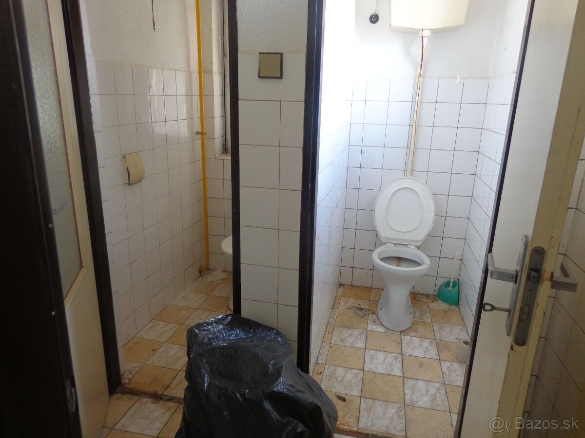 Dom na bývanie a budovy na podnikanie v Lučenci - Opatová - 13