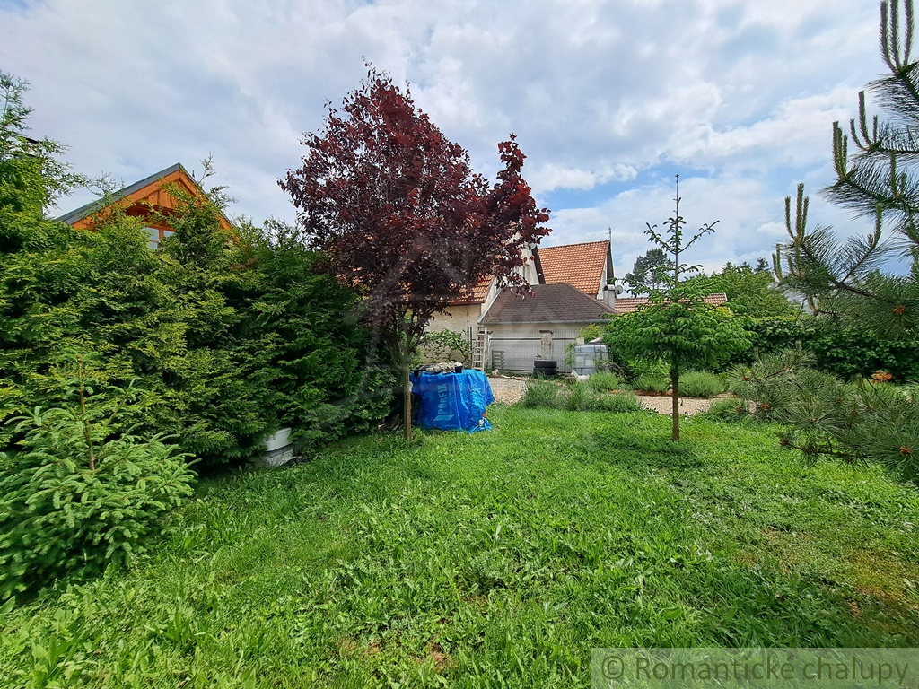 Zrubový domček v tichej časti obce Lehota vhodný na rekreá - 13