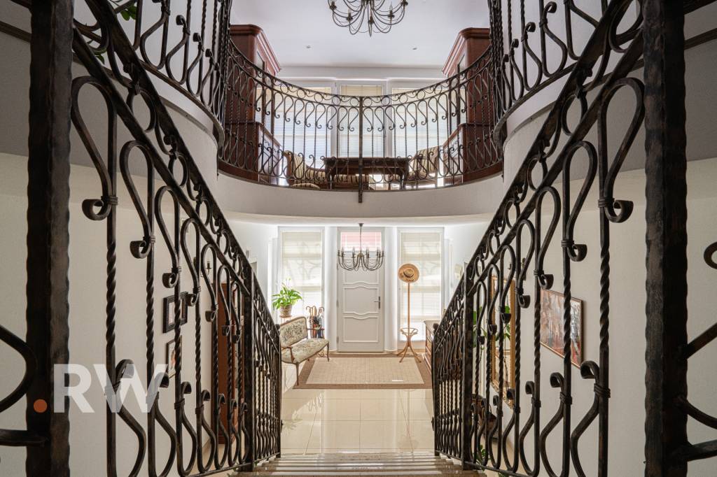 REWIN I Majestátny rodinný dom s investičným potenciálom - 13