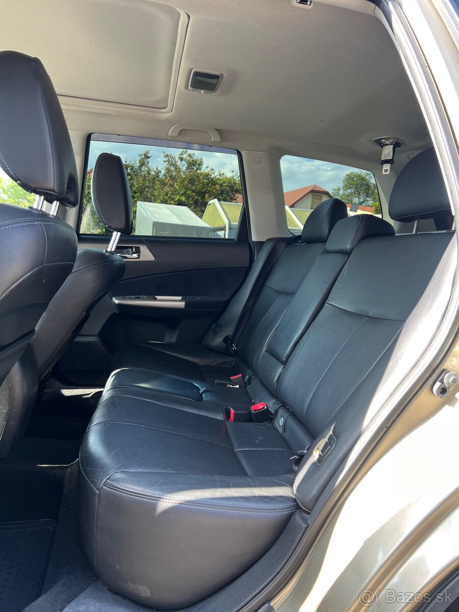 Subaru Forester PREMIUM - 13