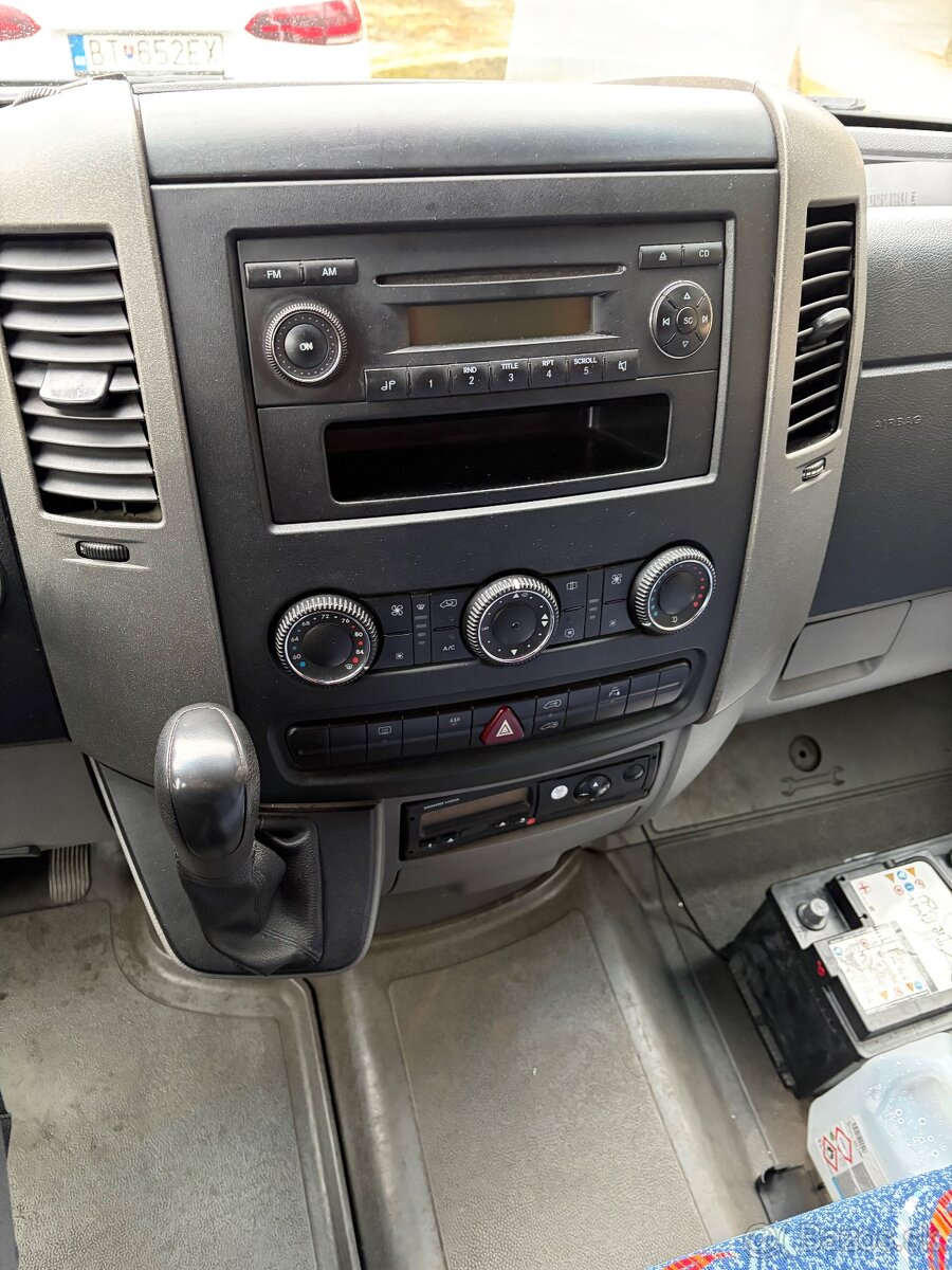 Predam Mercedes Sprinter Bus 3,0Cdi 18+1 miest - 13