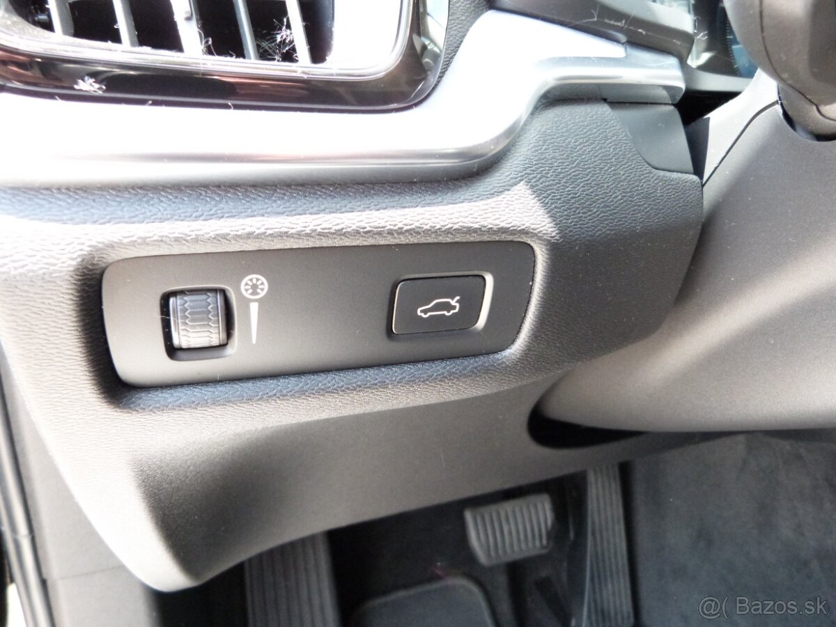 Volvo V60 B4 Momentum A/T - 13