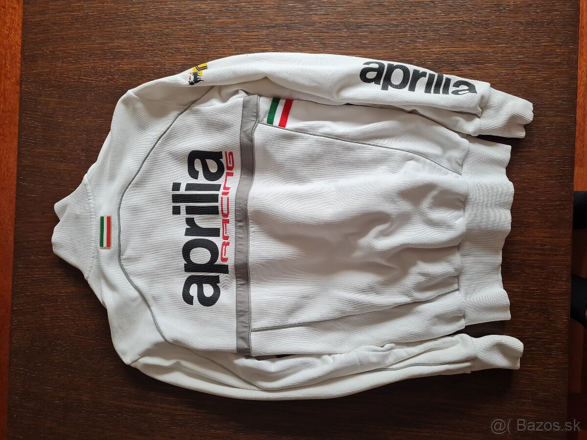 Apríla MAX 125+ dve prilby - 13