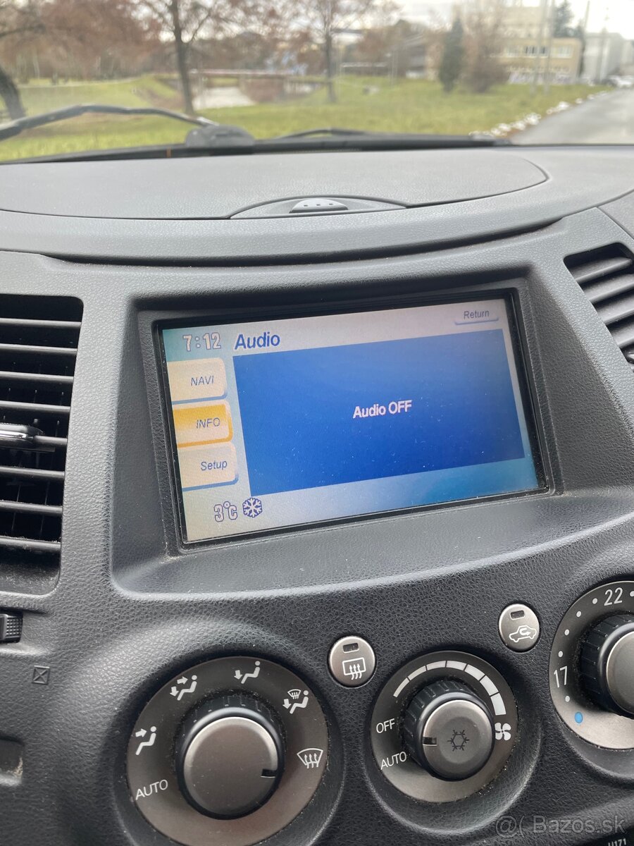 Mitshubishi Grandis 7-miestne - 13