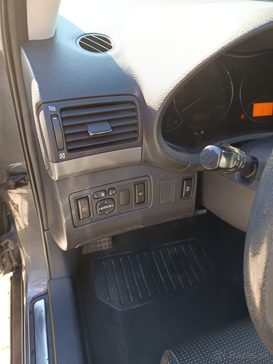 Predam Toyotu Avensis 2.2 D4D-cat - 13