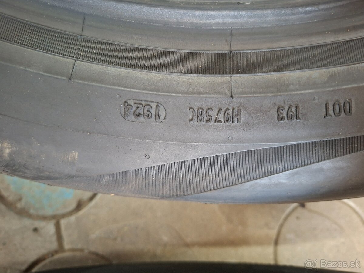 235/55R18 Pirelli dot 24 - 13