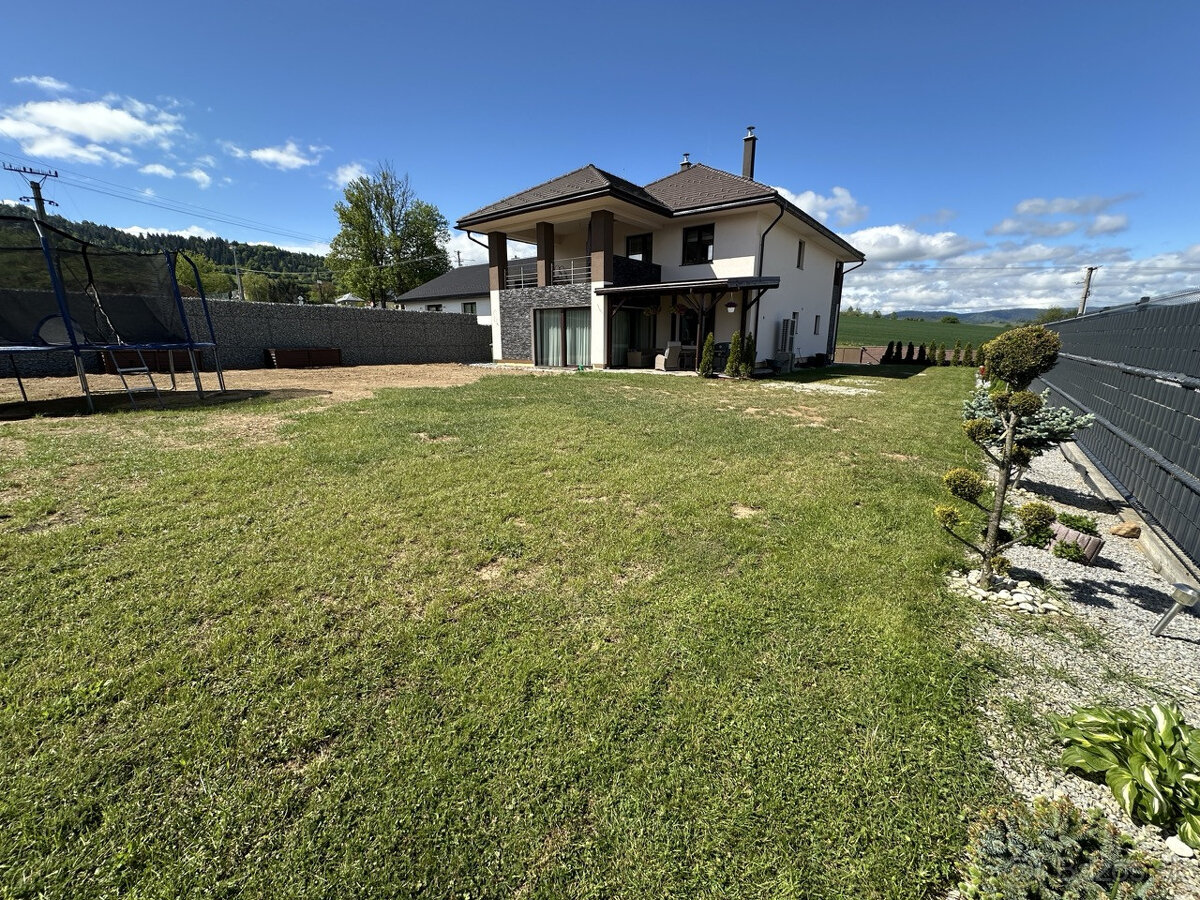 Skolaudovaná novostavba, nová terasa, nový plot nová skalka - 13