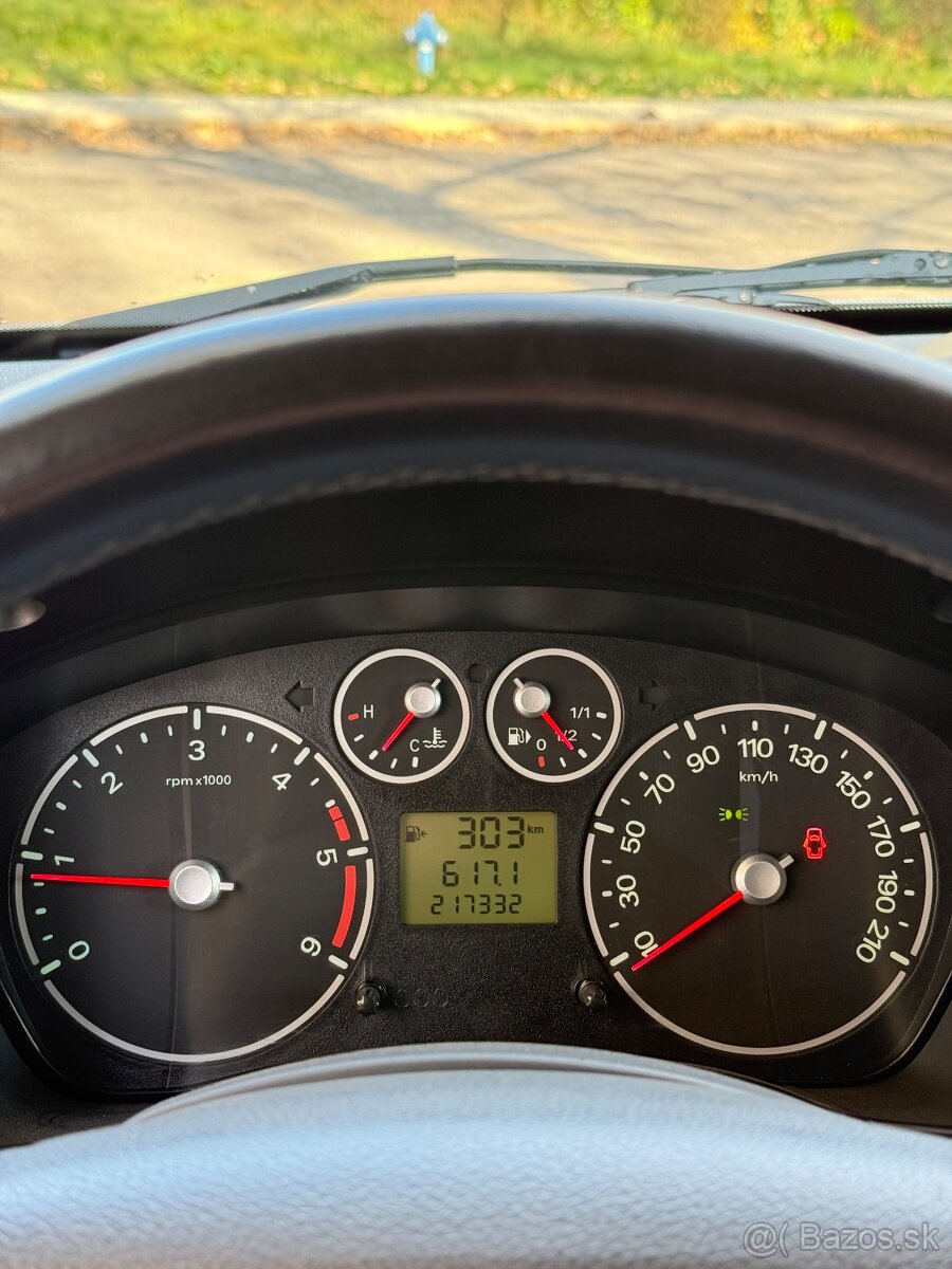 Predám Ford Transit Connect 1.8tdci 66kw - 13