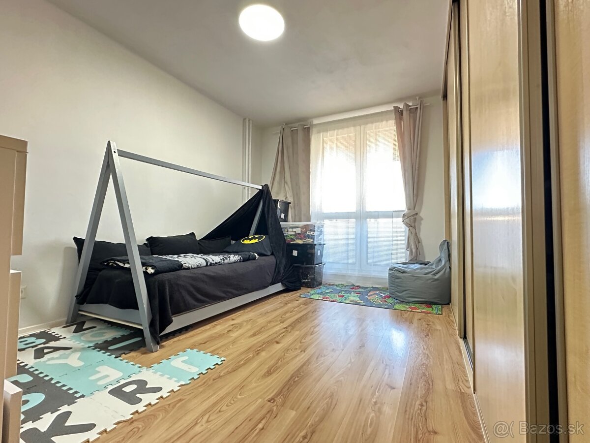 2 izbový byt s loggiou - sídlisko Tarča - 13