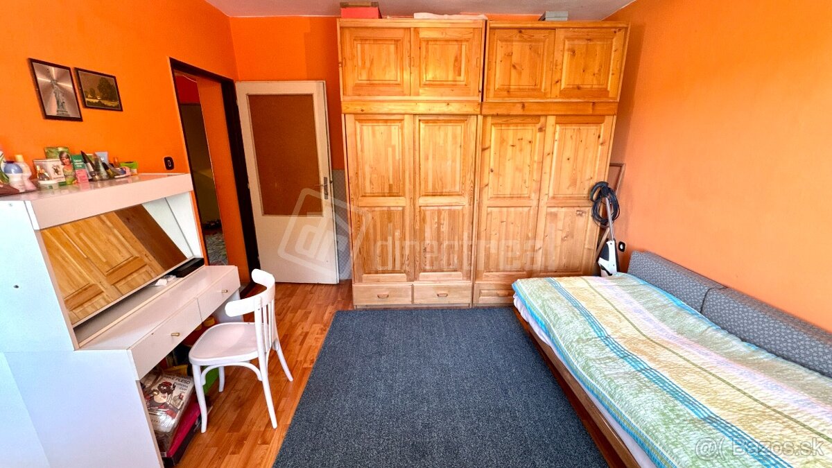 Rodinný dom s 2 bytovými jednotkami so slnečným pozemkom na - 13