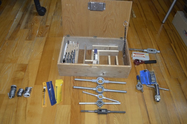 predam drevenu skrinku plnu zavitnikov - 13