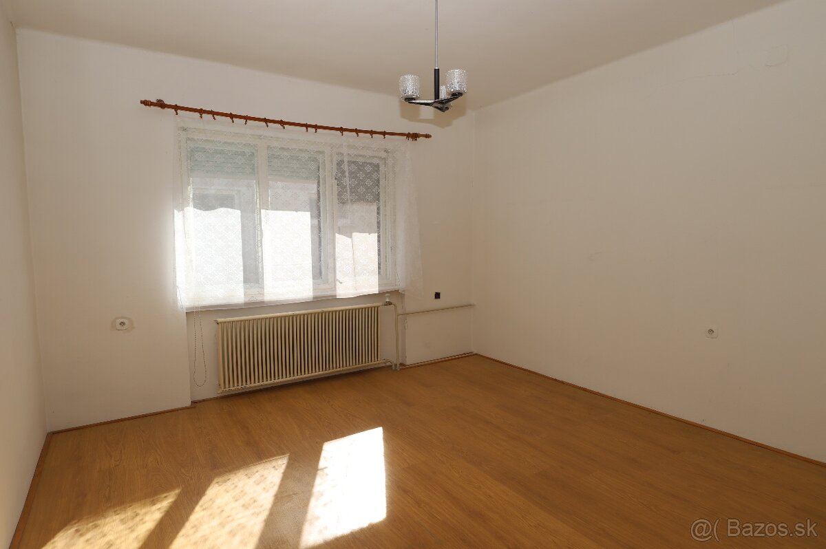 4 izbový rodinný dom s garážou v obľúbenej lokalite "západ - 13