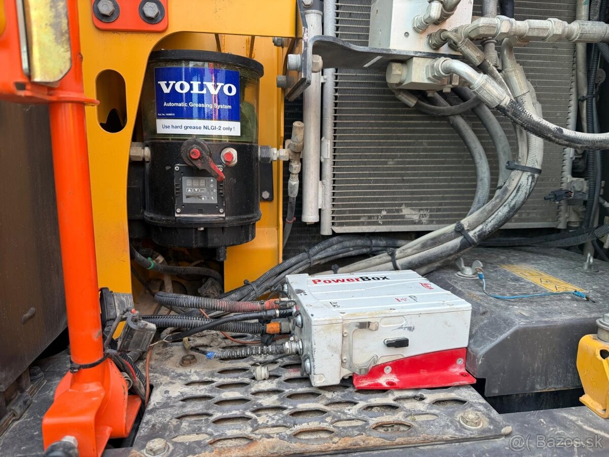 Kolový bagr VOLVO 150E - 13