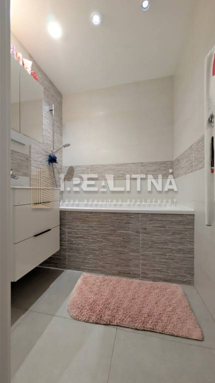 ŠTÝLOVÝ 3,5-IZBOVÝ BYT S NÁBYTKOM NA MIERU, A. HLINKU, ZVOLE - 13