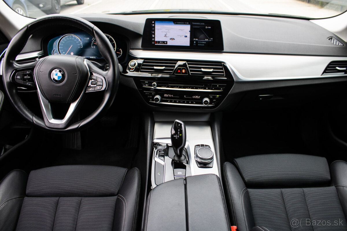 Bmw 5 Touring 530i 4x4 xDrive Sport benzín automat - 13