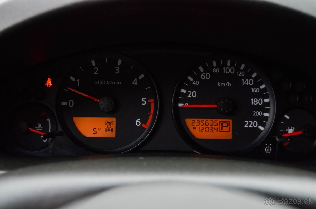 Nissan Navara DoubleCab 2.5D LE A/T - 13