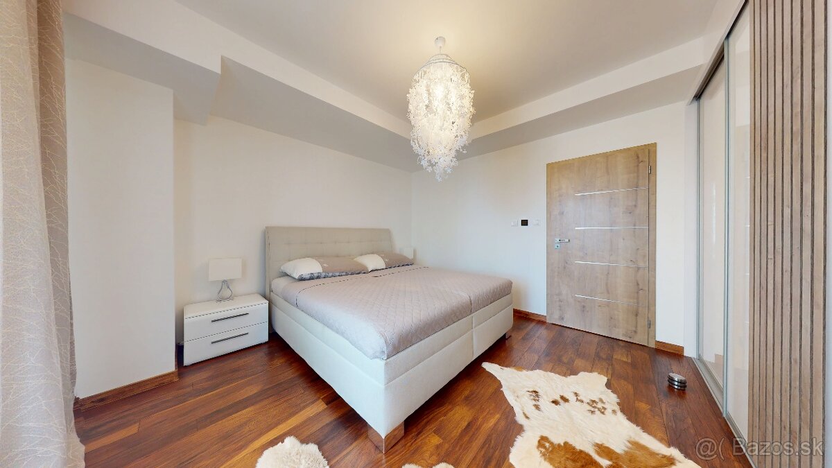 NADŠTANDARDNÝ RODINNÝ DOM - 13