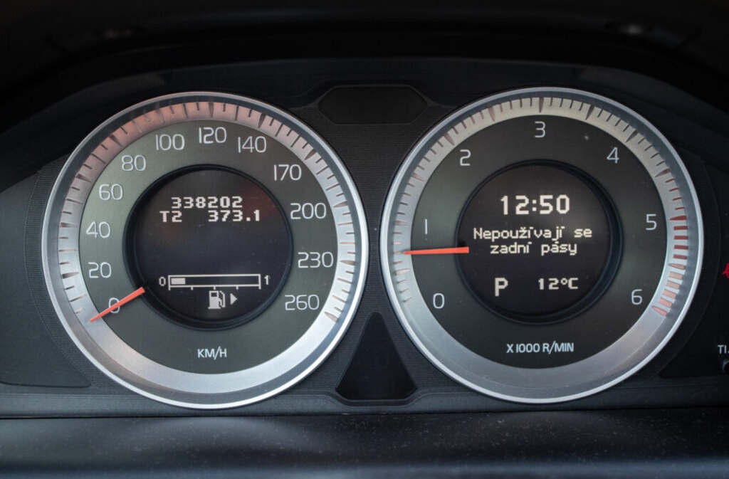 Volvo XC60 2.4D Momentum, 120kW (2011) - 13