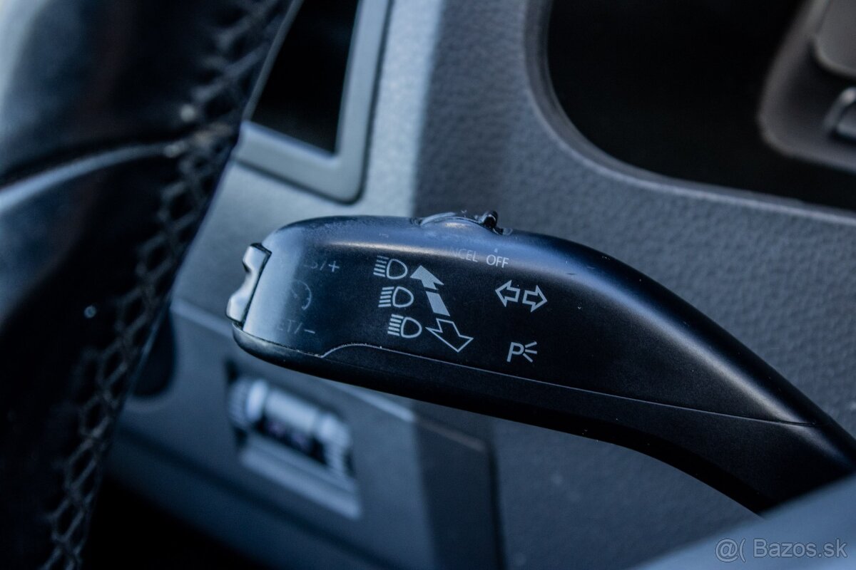 Volkswagen Caravelle 2.0 TDI LR Comfortline / 9 MIEST - 13