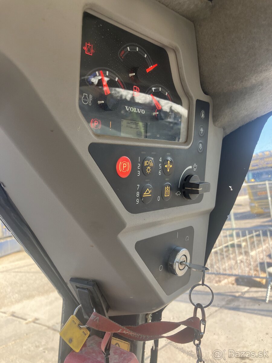 Pásový šmýkač VOLVO MCT85C - 13