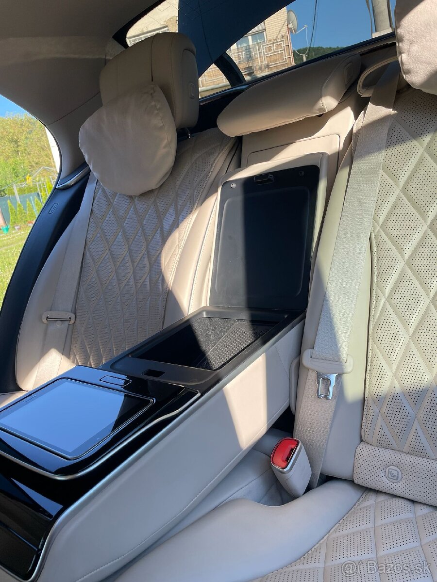 Mercedes Benz S580e - 13