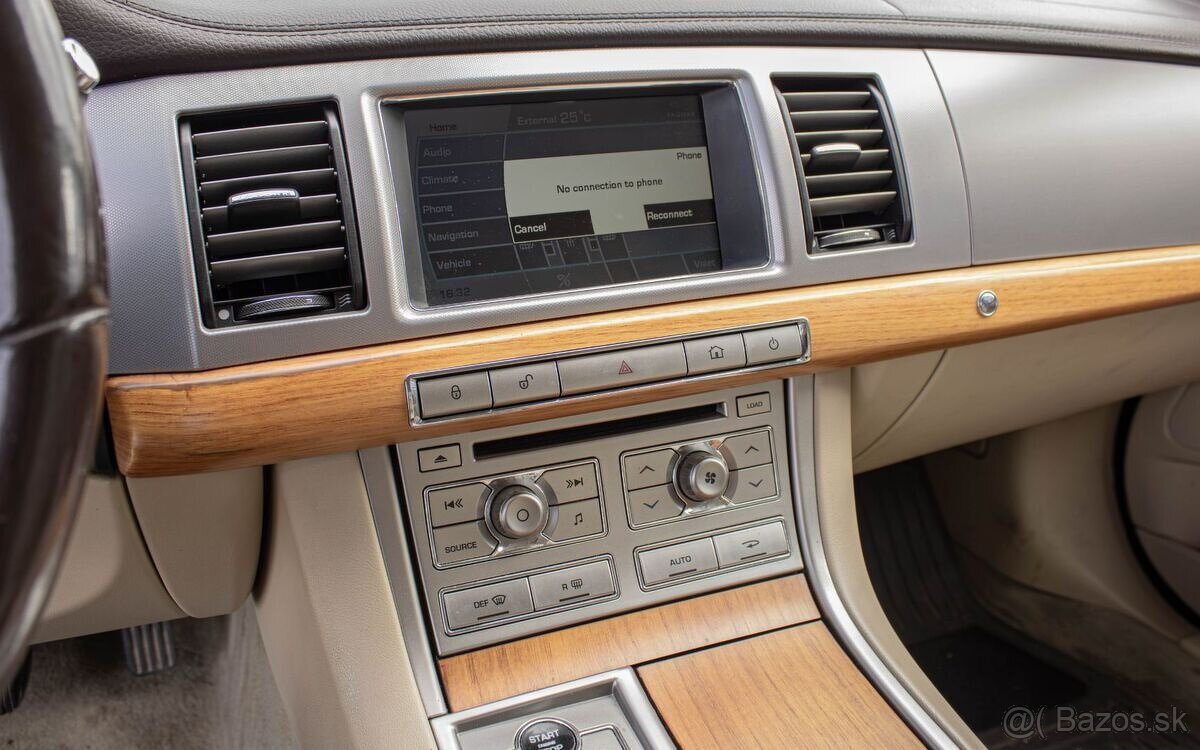 Jaguar XF 3.0D 2010 - 13