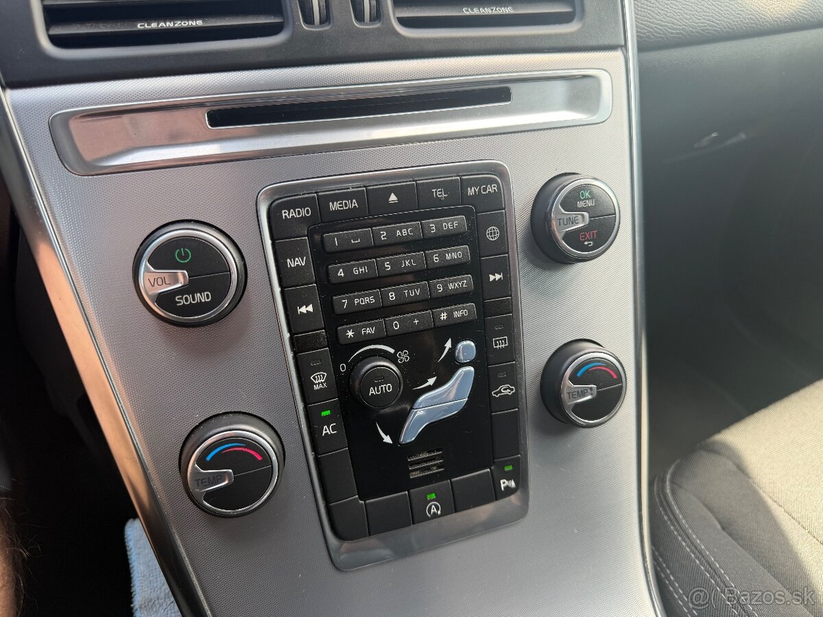 Volvo XC60 D4 2.0L Drive-E Momentum - 13