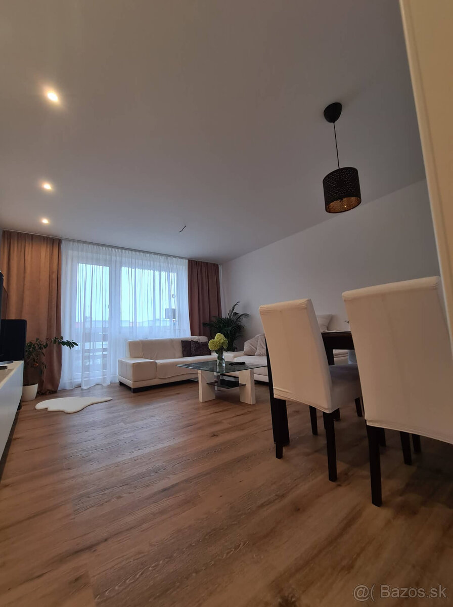 Prenájom exkluzívny 3.i.byt Nitra-Chrenová s garážou - 13