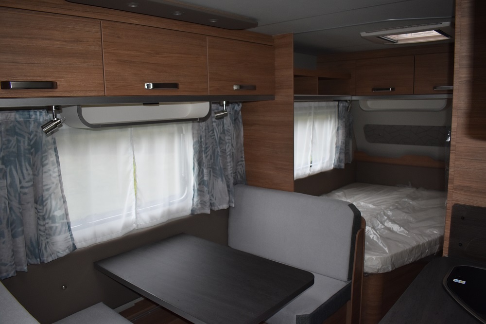 Karavan Weinsberg 500 FDK SKLADOM nový 19.500.-€ bez DPH - 13