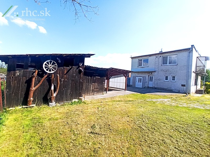 PRAKTICKÝ RODINNÝ DOM SO ZÁHRADOU - BREZNICA, OKR. STROPKOV - 13