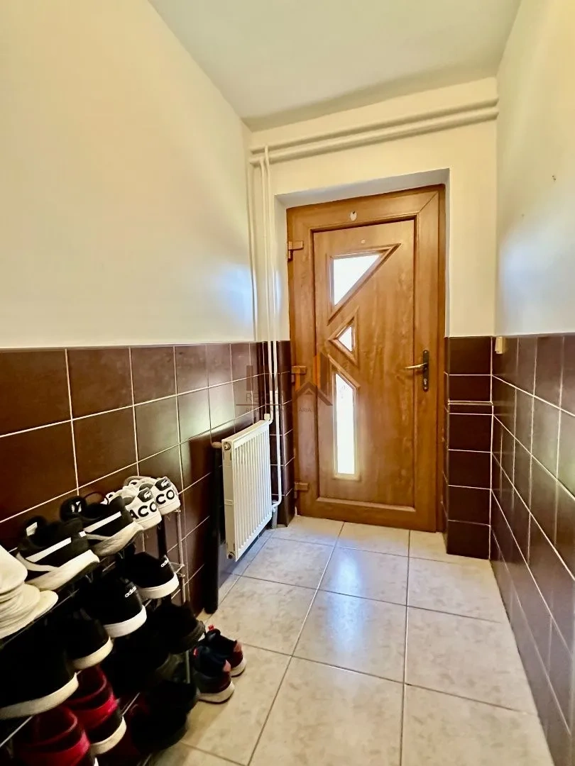 NA PREDAJ MODERNÝ ZREKONŠTRUOVANÝ 4i RODINNÝ DOM S GARÁŽOU - 13