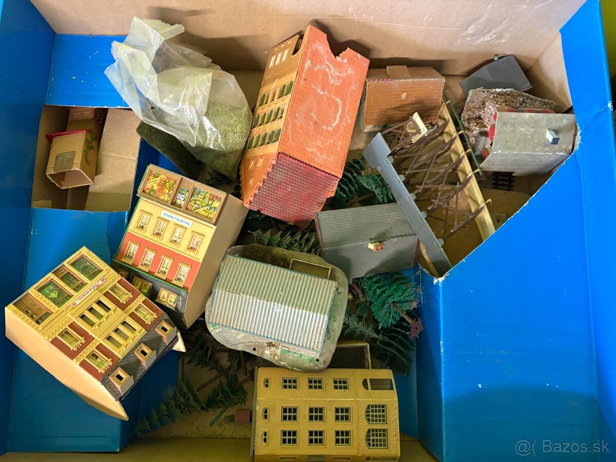 Vláčiky TT - budovy, stromy, príslušenstvo - 13