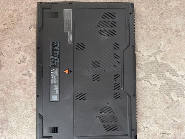 Predám Herný notebook ASUS TUF – RTX 4050, CS2 250+ FPS - 13