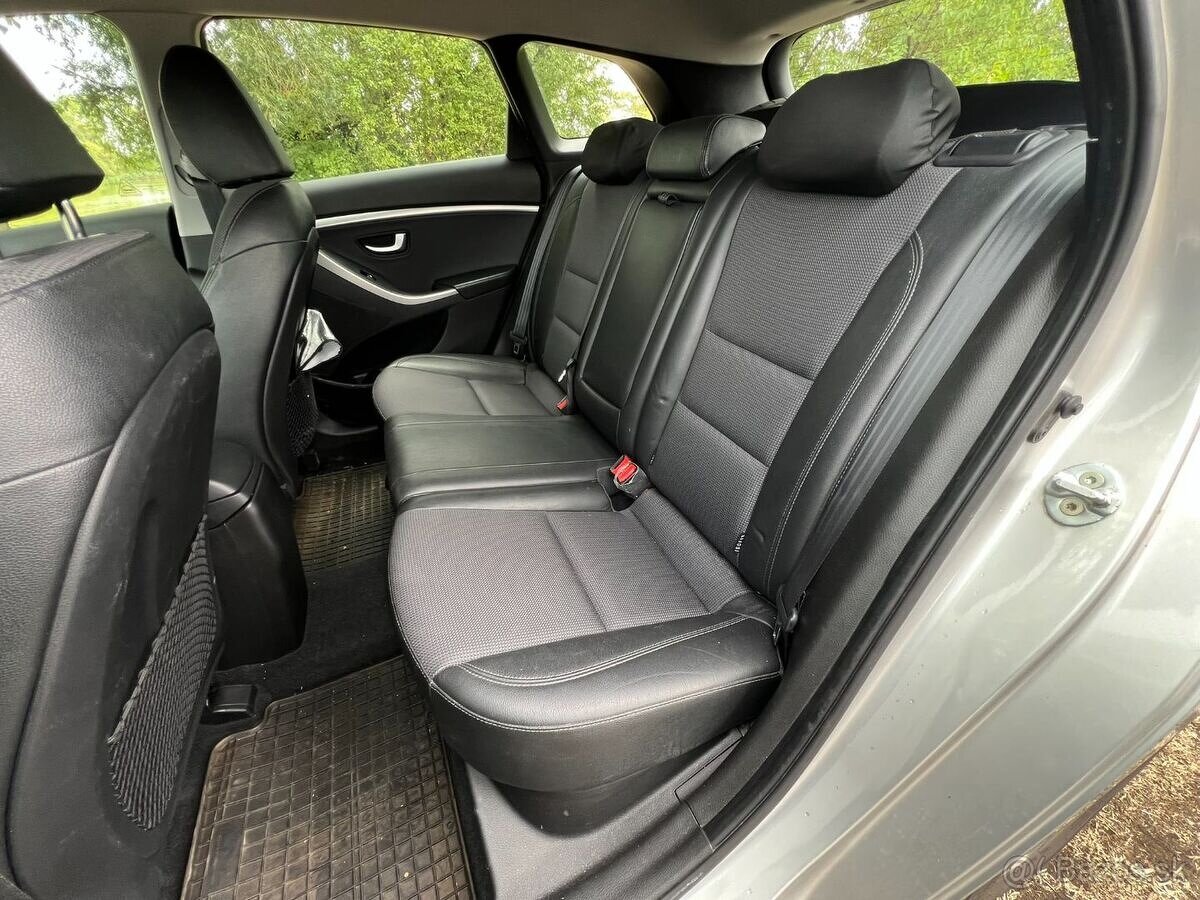 Hyundai i30 CW 1.6 CRDI - 13