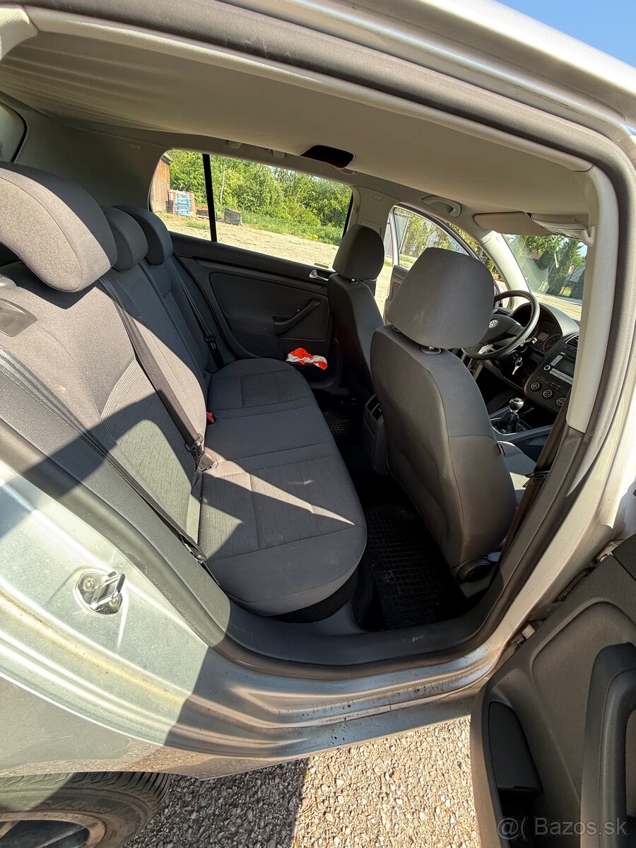 Volkswagen Golf V 1.6 Benzín 2008 - 13