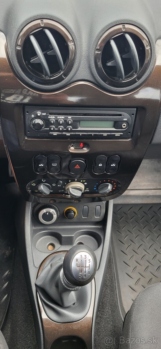 Dacia Duster 1.6i benzin 4x4 MT/6 - 13